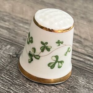 Porcelain Thimble shamrock - tara hall - ireland - royal tara